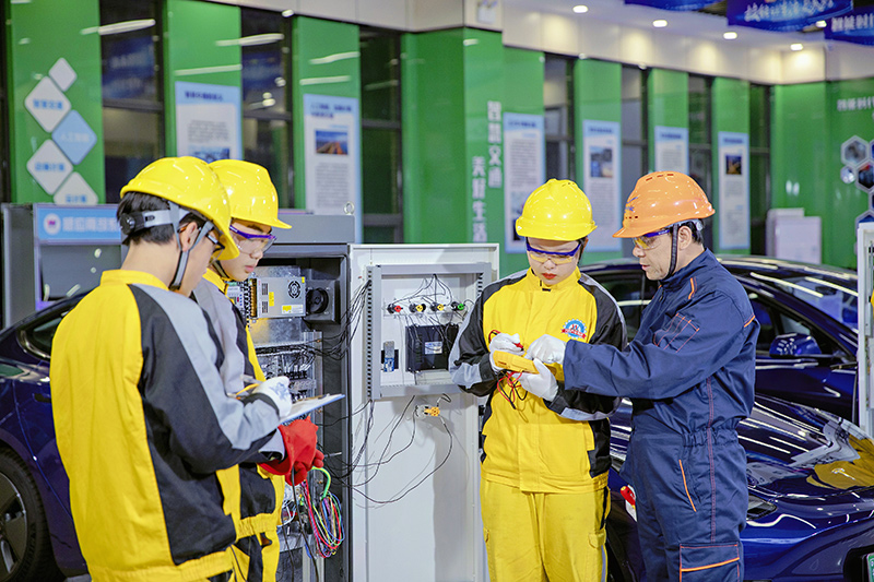 把握汽車市場脈搏，西安萬通新能源短期班為您打開職業(yè)新大門